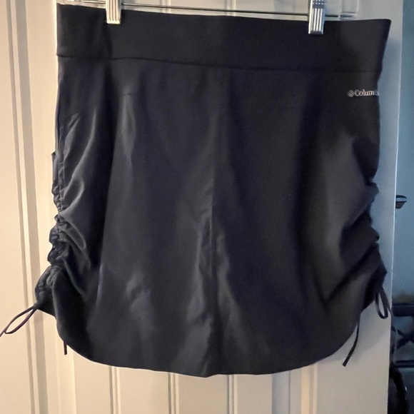 Columbia Dark Grey Ruched Athletic Skort, size M - Picture 4 of 11